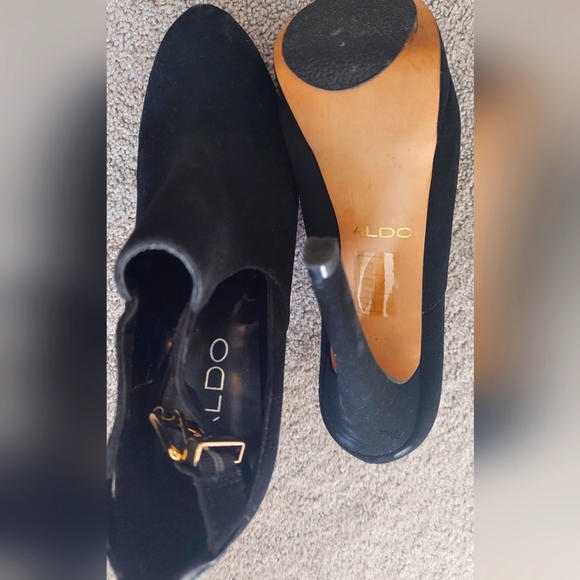 Black heels - Picture 3 of 5